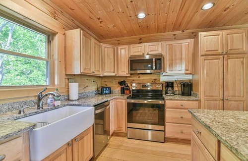 Black Mountain House | Laurel Creek Falls: Brand New Large Log Home! 7