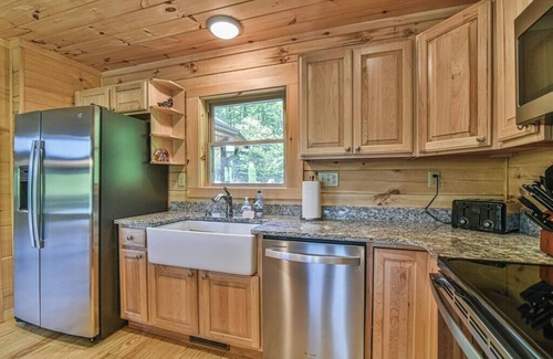 Black Mountain House | Laurel Creek Falls: Brand New Large Log Home! 7