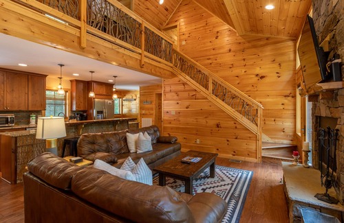 Banner Elk House | Laurel Creek Lodge - Pet Friendly! Pool table, hot tub, 2 acres, hiking trail with creek!