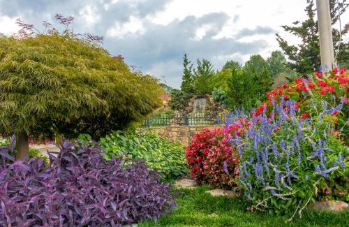 Helen House | Laurel Creek