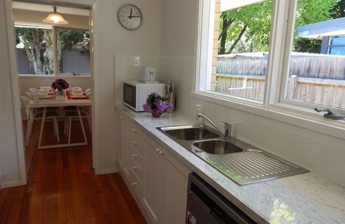 Blackburn House | Laurel House, peaceful suburban retreat in the heart of leafy Blackburn.