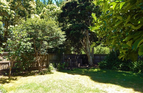 Blackburn House | Laurel House, peaceful suburban retreat in the heart of leafy Blackburn.