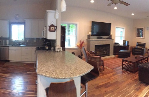 Lee House | Laurel Lake Luxury 4BR, 4.5 Bath, Ranch on Fox Hollow Estate