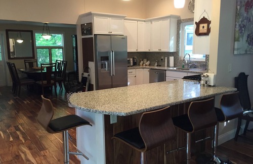 Lee House | Laurel Lake Luxury 4BR, 4.5 Bath, Ranch on Fox Hollow Estate