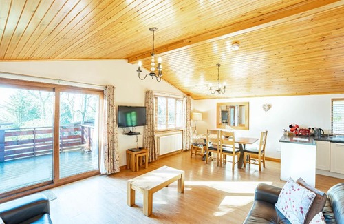 Newton Stewart Ski Chalet | Laurel Lodge 6 with Hot Tub