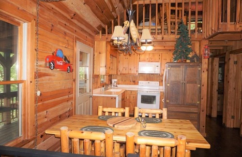 Blue Ridge Cabin | Laurel Lodge - Cozy, Waterfront Cabin on Fightingtown Creek - Dog Friendly