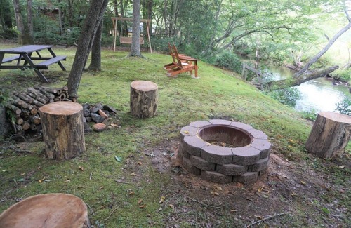 Blue Ridge Cabin | Laurel Lodge - Cozy, Waterfront Cabin on Fightingtown Creek - Dog Friendly