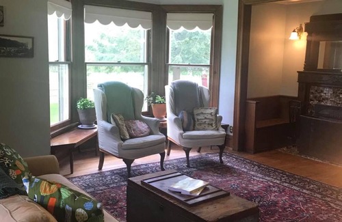 Davis Bed & Breakfast | Laurel River Club Bed & Breakfast