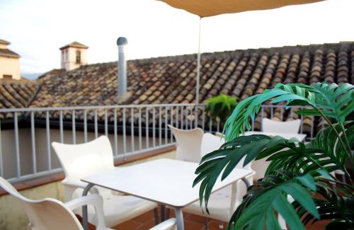Central District Apartment | Laurel Suites Apartments