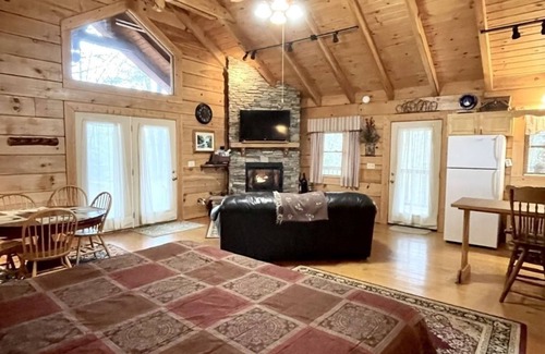 Tellico Plains Cabin | Laurel Wood - Hot Tub, King Bed, Dog Friendly! by RedAwning