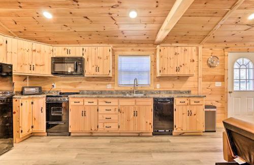 Laurelville House | Laurelville Cabin Less Than 11 Mi to Old Mans Cave!