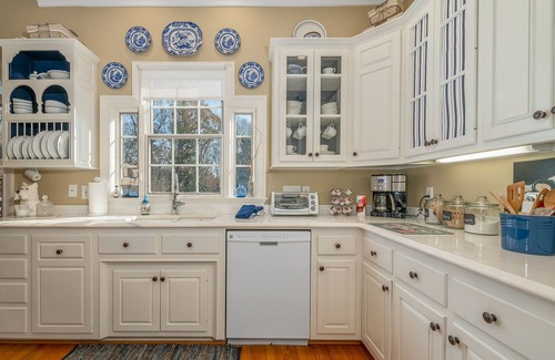 Lynn House | Laurelwood of Tryon | Distinctive Old-World Luxury Including a Pool, Hot Tub, and Game Room