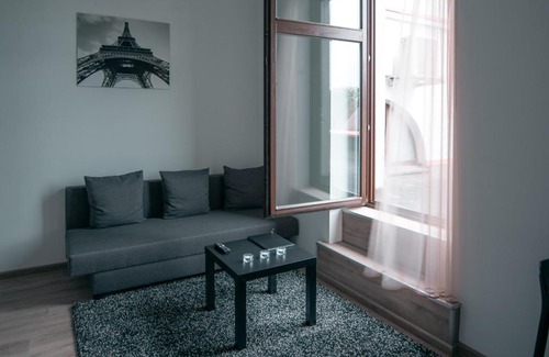 Ukmerge Apartment | Laurentroom Center