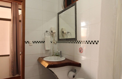 Bahia de la Academia Bed & Breakfast | Lava House Hostal