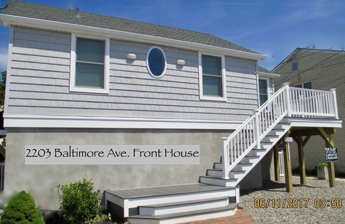 Ortley Beach House | LAVALLETTE Beach Home w/Rooftop Deck & Tiki Bar Close to Beach -Wifi, C-A/C