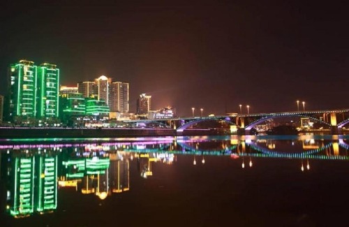 Dongxing District Hotel | Lavande Hotel Neijiang High-speed Railway Station Peace Plaza