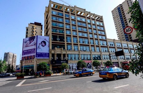 Dongxing District Hotel | Lavande Hotel Neijiang High-speed Railway Station Peace Plaza