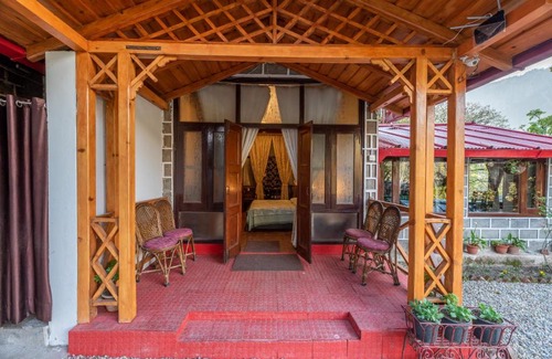 Nainital House | Lavender, Boutique family room near Naini Lake by Roamhome
