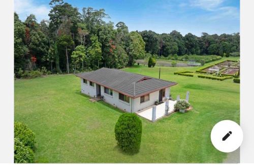 North Tamborine Villa | lavender cottage three large bedroom house