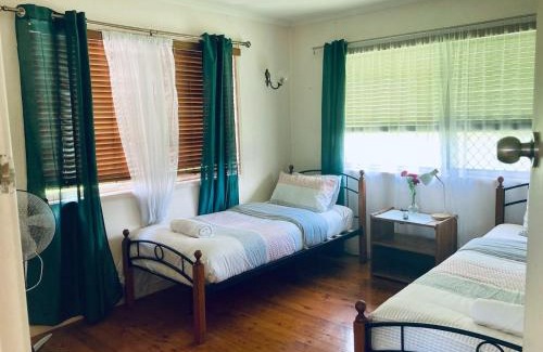 North Tamborine Villa | lavender cottage three large bedroom house