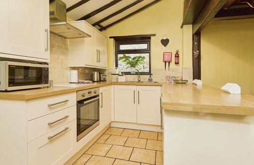 Arreton Cottage | Lavender Cottage - a cottage that sleeps 5 guests in 3 bedrooms