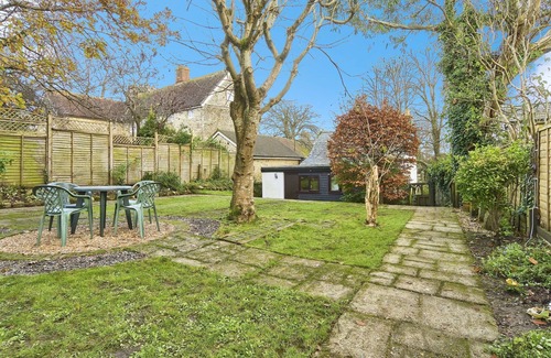Arreton Cottage | Lavender Cottage - a cottage that sleeps 5 guests in 3 bedrooms