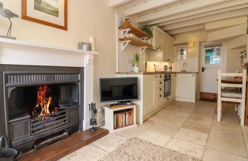 Askrigg Cottage | LAVENDER COTTAGE, pet friendly, character holiday cottage in Askrigg