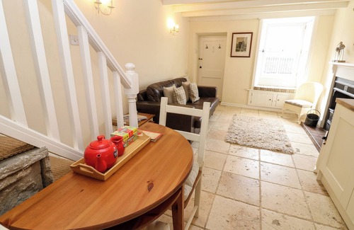 Askrigg Cottage | LAVENDER COTTAGE, pet friendly, character holiday cottage in Askrigg