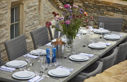 Bibury Cottage | Lavender Cottage - sleeps 10 guests in 4 bedrooms