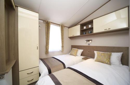 South Cerney House | Lavender Lodge