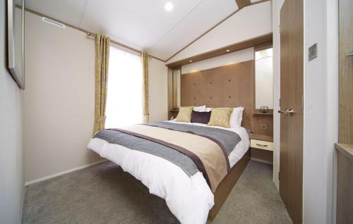 South Cerney House | Lavender Lodge