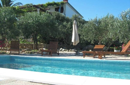 Solta Apartment | Lavender - Pool, Jacuzzi - Tvrdic Honey Farm