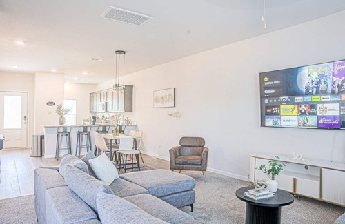 Dallas Villa | Lavida, Luxury 6BRM, Sleeps 15, Backyard, Dallas TX