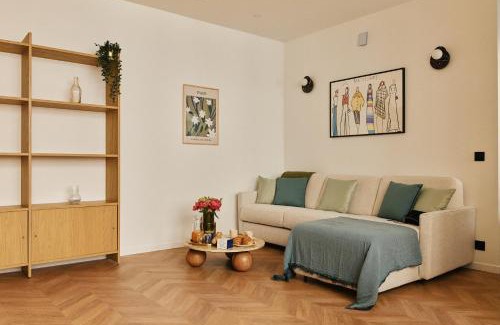 Marais Apartment | Lavie Maison Central AC Hot Tub