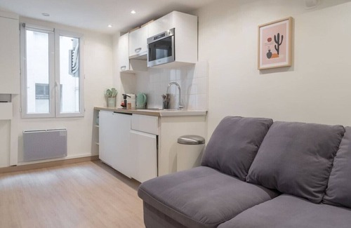 Strasbourg -Saint-Denis Apartment | Lavie Maison: Parisian Aircon Gem