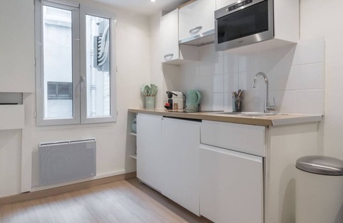 Strasbourg -Saint-Denis Apartment | Lavie Maison: Parisian Aircon Gem