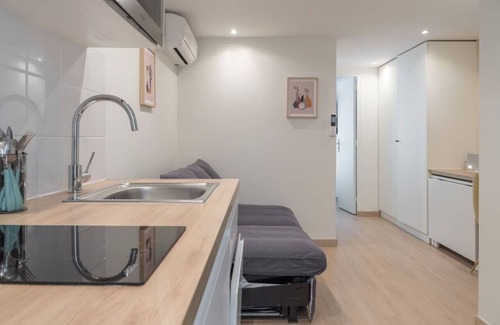 Strasbourg -Saint-Denis Apartment | Lavie Maison: Parisian Aircon Gem