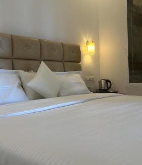 Thekkumbhagam Bed & Breakfast | Lavilla Lake Resort And Restaurant