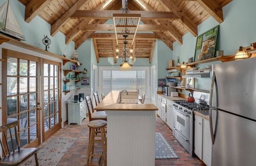 Chincoteague House | Lavinder House - Waterfront; North Main!