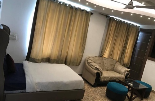 South West Apartment | lavish 2bhk with rooftop near igi airport