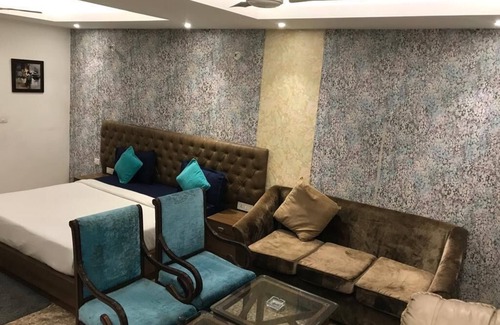 South West Apartment | lavish 2bhk with rooftop near igi airport
