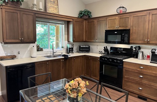 Lindell Beach Cottage | Lavish 4 Season Cottage with amenities, pools/spa, basketball/tennis.