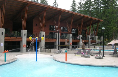 Lindell Beach Cottage | Lavish 4 Season Cottage with amenities, pools/spa, basketball/tennis.