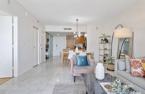 Downtown Miami Apartment | Lavish Condo Ocean views