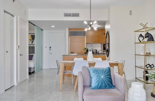 Downtown Miami Apartment | Lavish Condo Ocean views