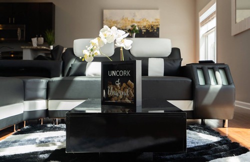 Downtown Indianapolis Apartment | Lavish Downtown Penthouse with Free Parking and Huge Balcony