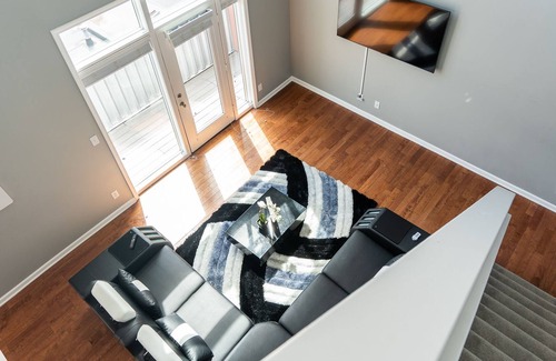 Downtown Indianapolis Apartment | Lavish Downtown Penthouse with Free Parking and Huge Balcony