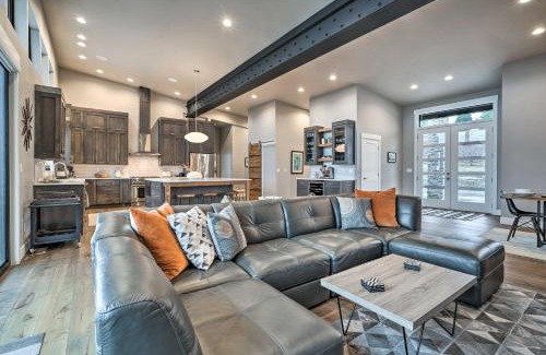 Manson House | Lavish Lake Chelan Escape Pool and Panoramic Views