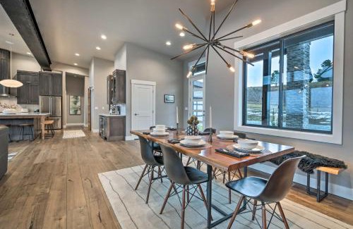 Manson House | Lavish Lake Chelan Escape Pool and Panoramic Views