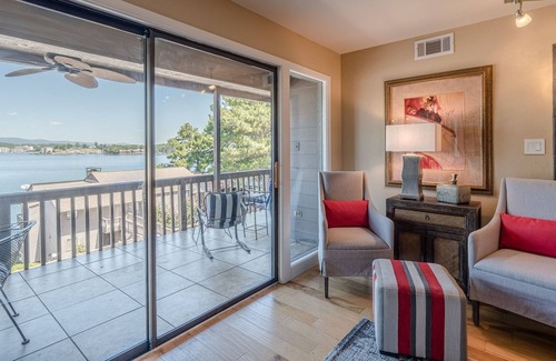 Lake Hamilton Condo | Lavish LAKE Condo @ Southshore | EASY Pool and Lake Use | Safe and GATED!